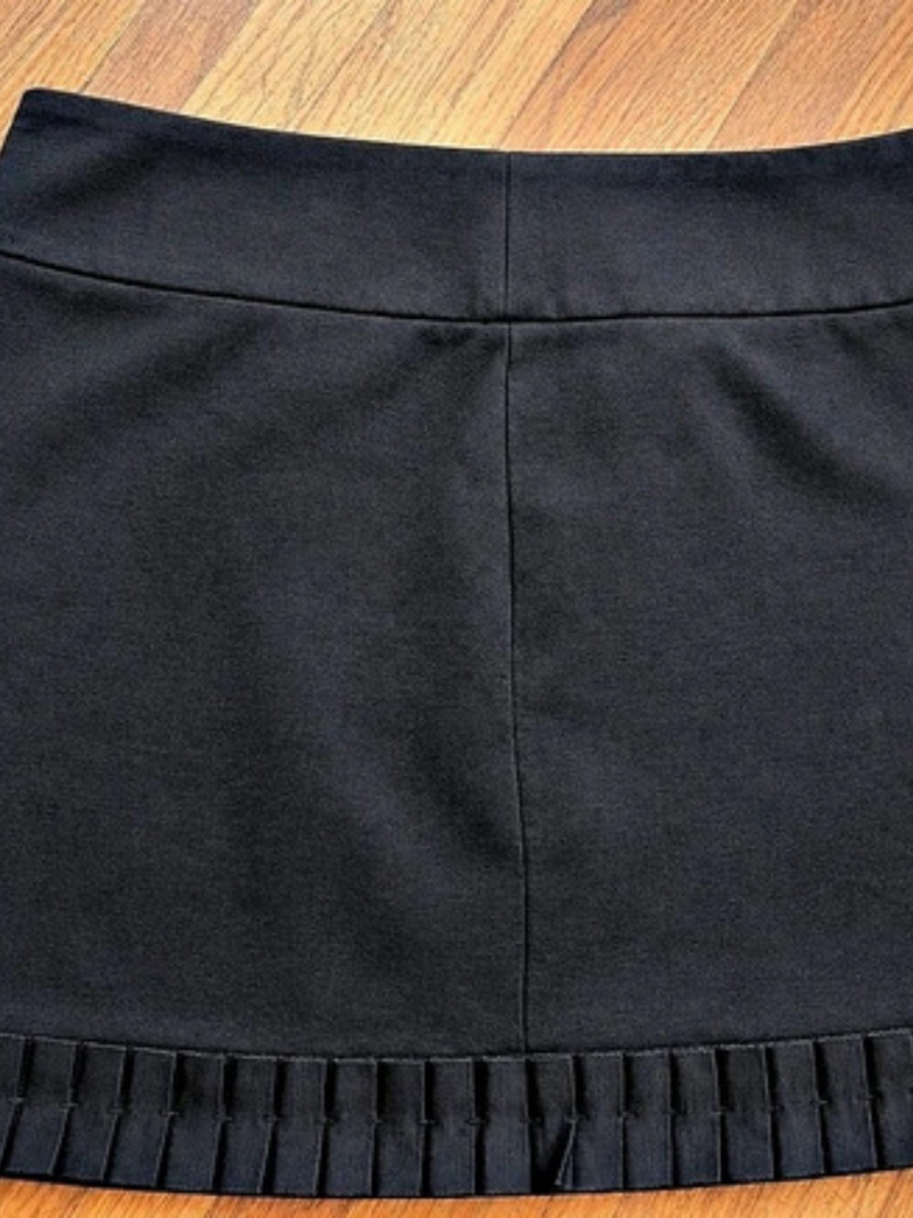 Diane von Furstenberg Pleated Mini Skirt in Black Size 10 Like New